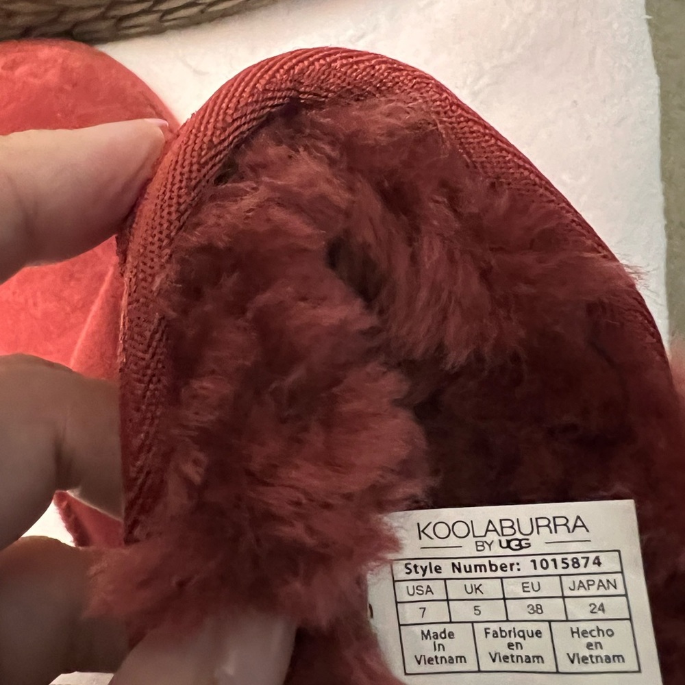 Red Koolaburra boots - Picture 5 of 6